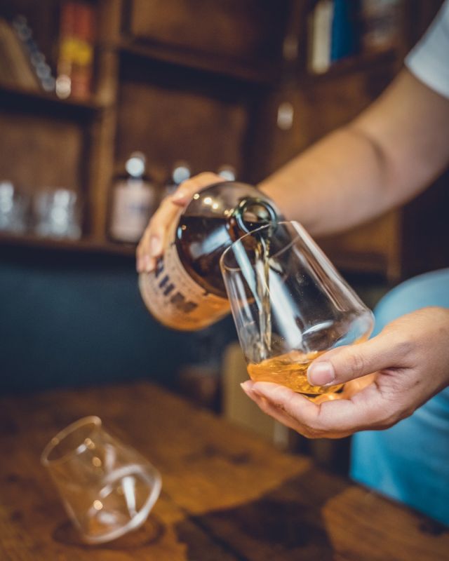 Le bon produit, au bon moment ✨
Découvrez le Rhum Vieux ETS.Lapurdi. Un Rhum de mélasse blend des Caraïbes (Nicaragua, Barbades, Trinidad) de 3 ans d’âge vieilli en barrique ibérique et française en Araba.

--
ETS.Lapurdi, les spiritueux artisanaux du Pays Basque.